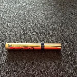 Sumptuous Extreme
Lash Multiplying Volume Mascara